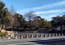 公園 現地から10m～40m。　駅南公園　緑豊かで噴水や水場があるため、夏の暑い日でも涼しさを感じ、快適に過ごせる公園です。