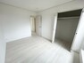 洋室 【洋室】全室収納完備で、居住空間を広く開放的に使用可能です！