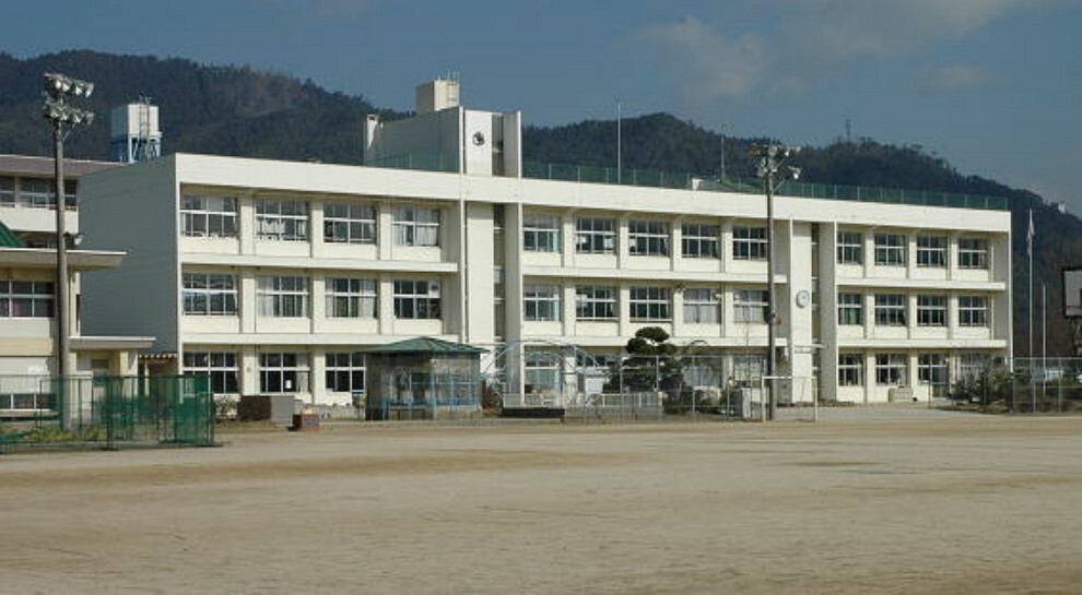 広島市立亀山南小学校（約1,677m）