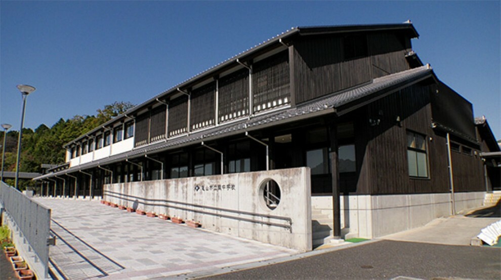 広島市立亀山中学校（約1,737m）