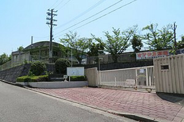 中学校 【中学校】宝塚市立御殿山中学校まで1565m
