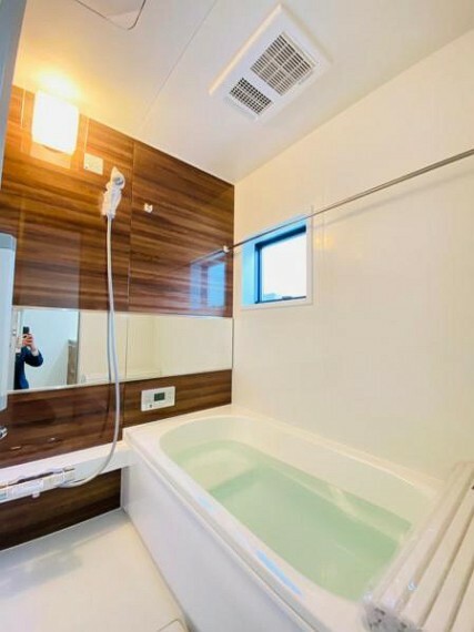 浴室 浴室の暖房機能も付いているので、年中快適なバスタイムを過ごせます！