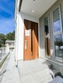 玄関 落ち着いた雰囲気の玄関アプローチ。全体のバランスも考慮した設計がステキです。