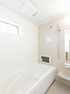 浴室 一坪タイプの浴室は、足を延ばし、仰向けにくつろいで入浴出来ます。換気乾燥暖房機付きです。