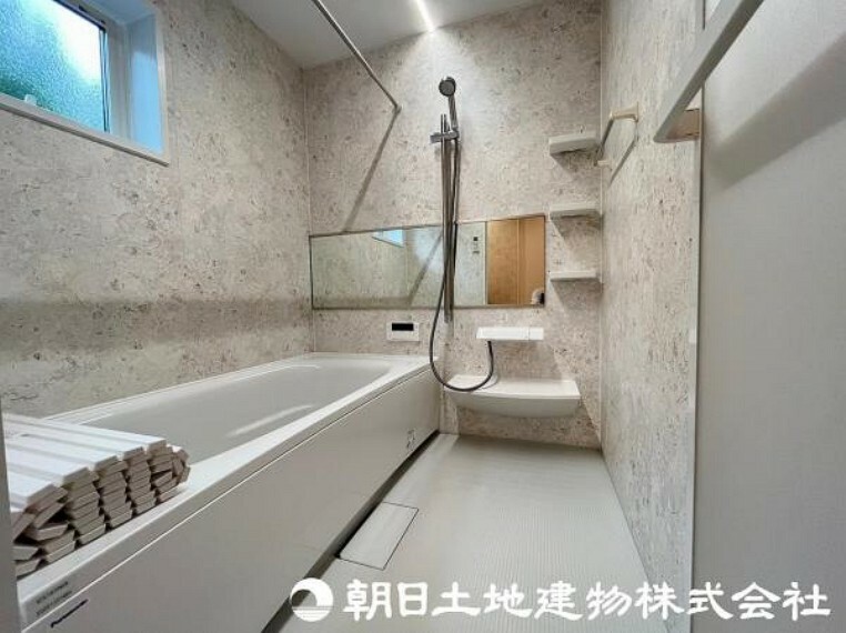 浴室 快適な使い心地とゆとりある空間が1日の疲れを解きほぐすバスルーム。空間も浴槽もゆったりのびのび使えるゆとり設計。