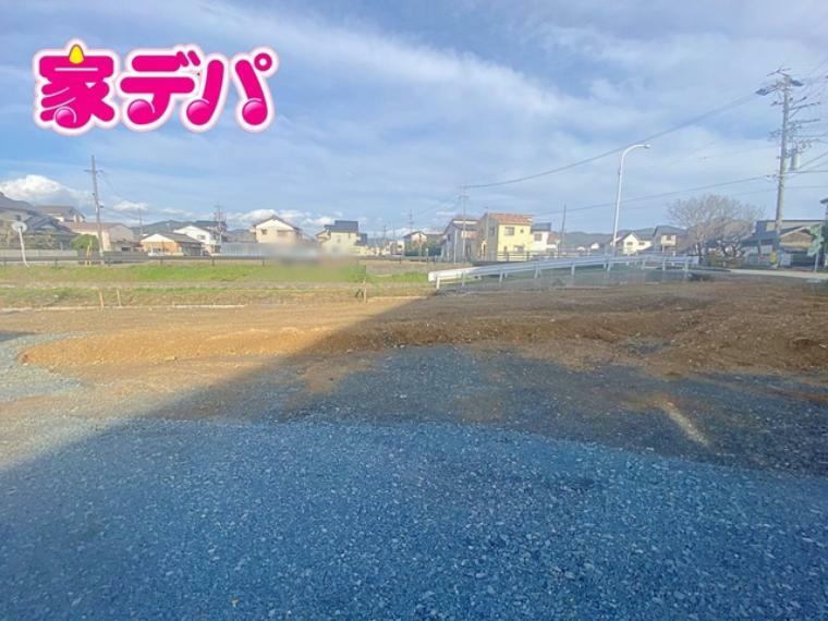 現況写真 南側道路に面しており日当たり良好！国道1号線へのカーアクセス便利！『今からすぐ見たい』もご対応します。お気軽にお問合せください！