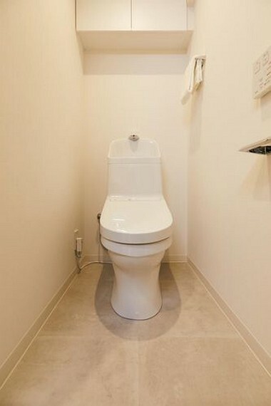 トイレ TOTO製洗浄便座付きトイレを設置しました。毎日使う場所だからこそ、清潔に保ちたいですね。