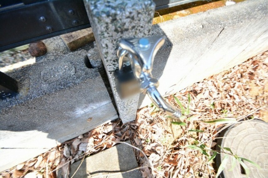 庭 外には洗車やガーデニング・家庭菜園などに便利な外水栓付き