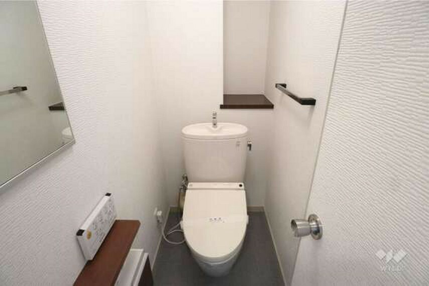 トイレ トイレ。温水洗浄便座つきなので清潔を保てます。
