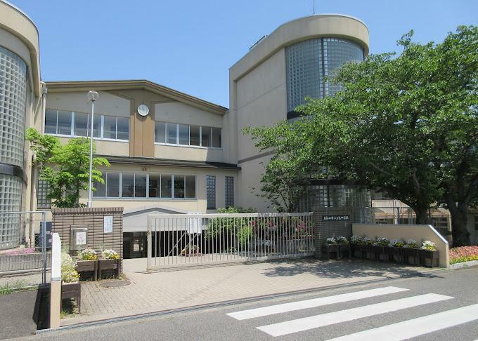 中学校 岸和田市立土生中学校 校訓「知・徳・体・愛・和」。1993年に設立された比較的新しい学校です。