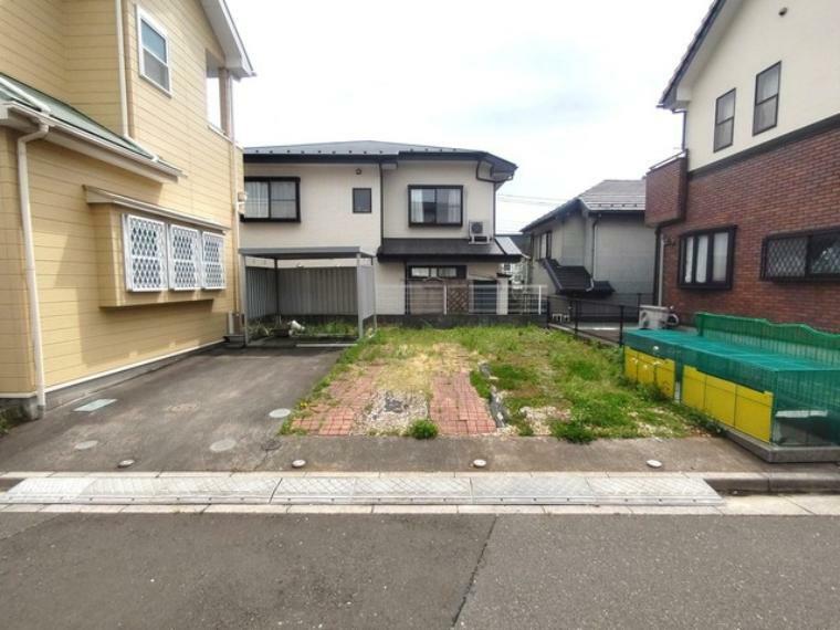 駐車場 カースペース並列3台　※車種による