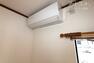冷暖房・空調設備 リビングにエアコンを1台新設。買い揃える必要が無く、引っ越し費用も抑えられ嬉しいですね。