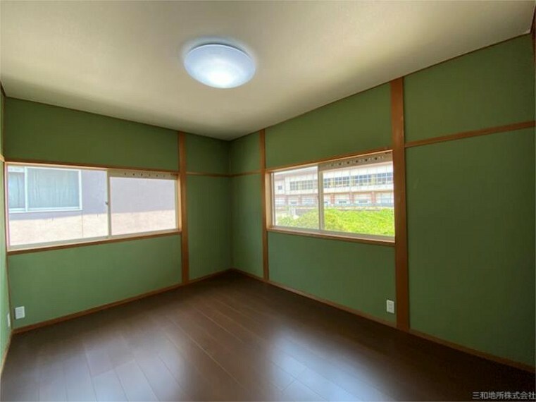 緑の壁が和の雰囲気な2F洋室（3）