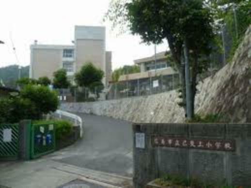 広島市立己斐上小学校（約738m）