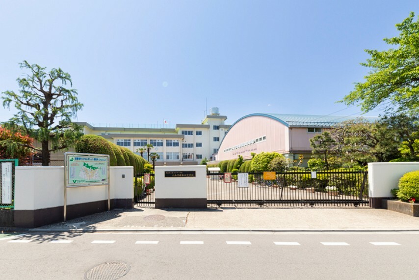 中学校 現地から910m～930m。　武蔵村山市立小中一貫校 大南学園 第四中学校　施設隣接型小中一貫校です。小学生の憧れとなるために「知を磨く生徒」「徳を積む生徒」「体を鍛える生徒」を教育目標に掲げています。