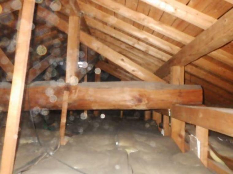 構造・工法・仕様 少しでも安心して頂けるように、普段見えない屋根裏も雨漏れや蟻害がないか点検・確認をしてリフォームしております。