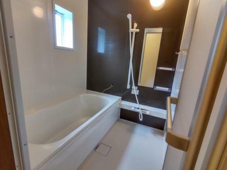 浴室 【リフォーム後】浴室はハウステック製の新品のユニットバスに交換しました。足を伸ばせる1坪サイズの広々とした浴槽で、1日の疲れをゆっくり癒すことができますよ。