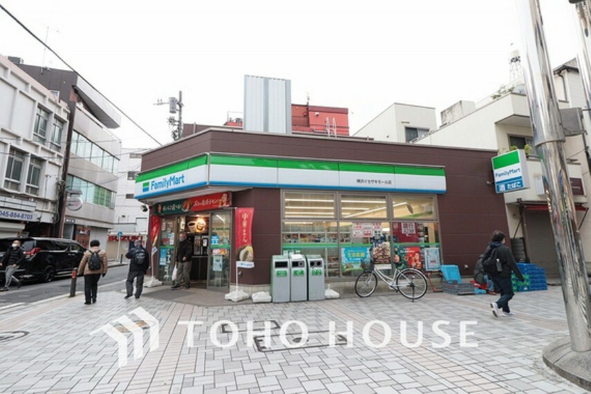 コンビニ ファミリーマート横浜イセザキモール店　距離550m