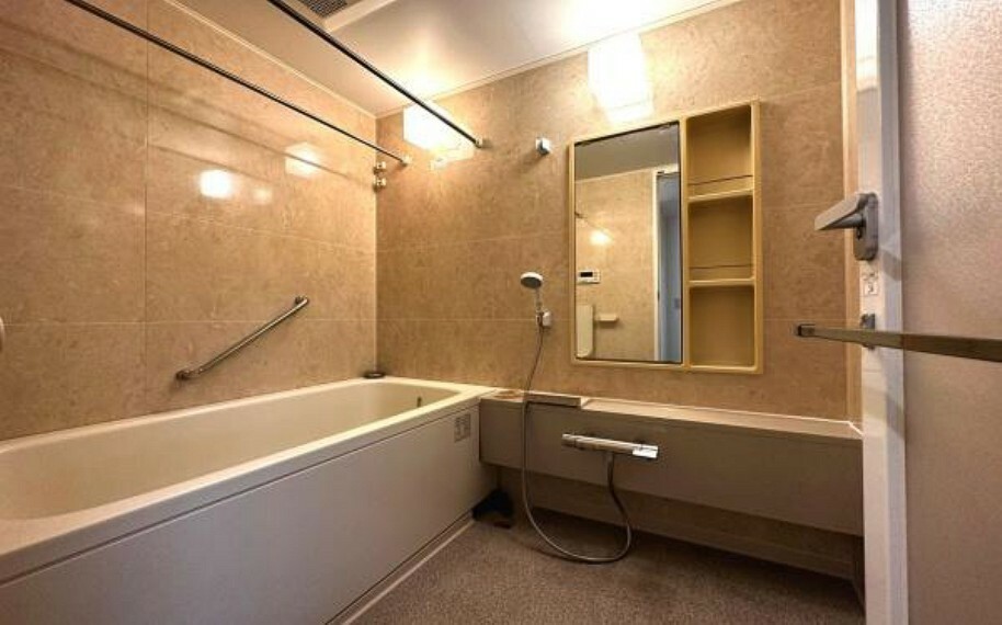 浴室 体を洗う、温まるだけの場所から心身ともに快適な空間へと進化したバスルーム。一日の疲れが癒される優雅な時間を堪能してください。