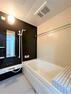 浴室 【リフォーム後】浴室はハウステック製の新品のユニットバスに交換しました。足を伸ばせる1坪サイズの広々とした浴槽で、1日の疲れをゆっくり癒すことができますよ。
