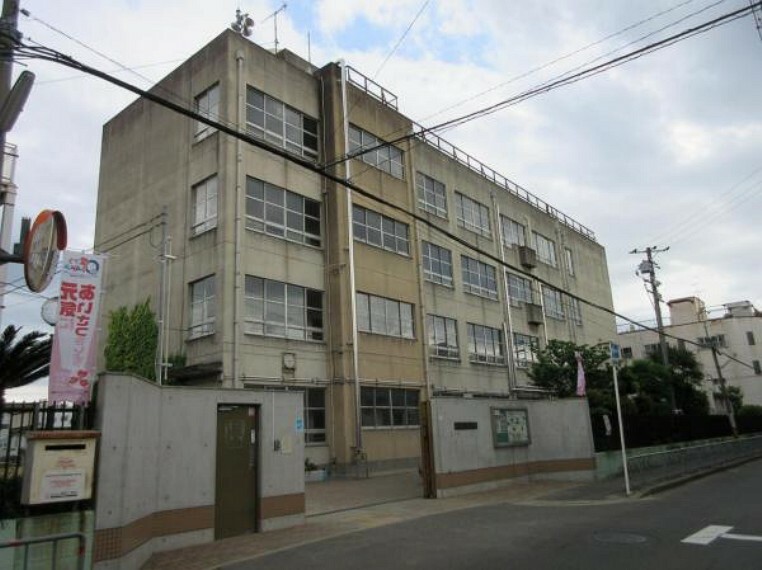 高井田中学校（約850m）