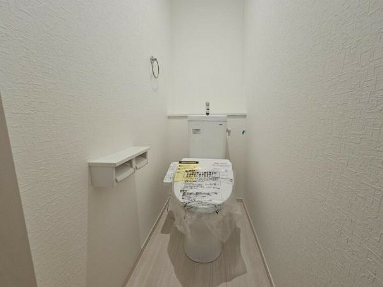 トイレ トイレは1階と2階の2カ所に設置！階段を上り下りせずに使用できるので、年配の方にも安心です！