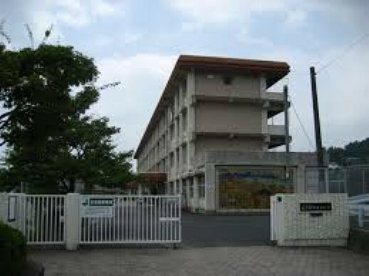 広島市立五日市観音中学校（約742m）