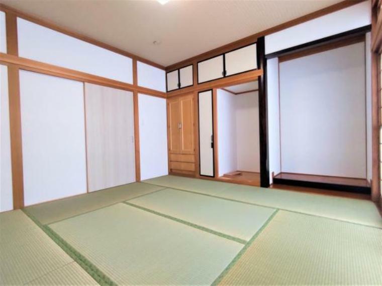 【リフォーム済】1階和室の写真です。畳は表替を行い、壁・天井クロス張り替えました。