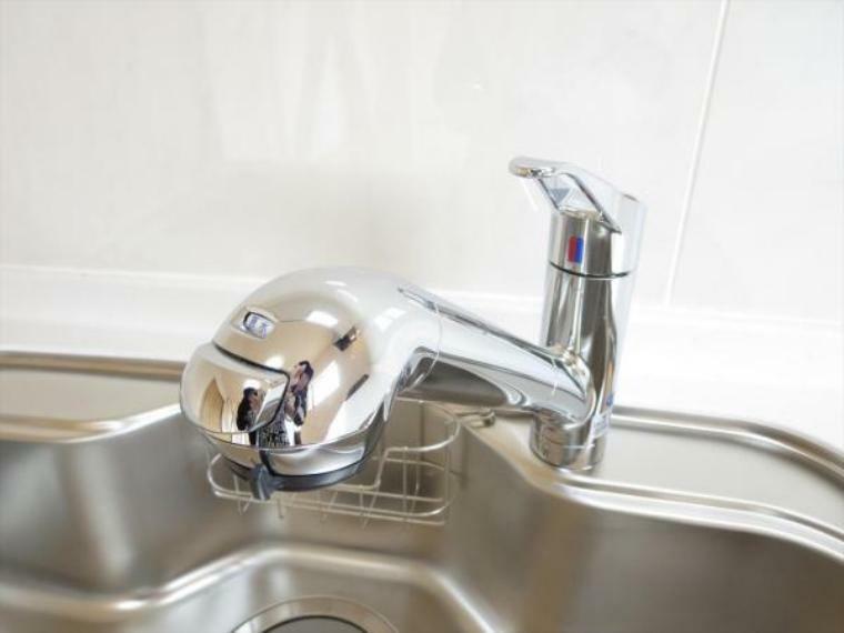 キッチン （リフォーム済）キッチンの水栓には、専用の浄水カートリッジをセットできます。カートリッジの標準使用期間は4人家族様で3か月です。（カートリッジは定期的な交換が必要です）