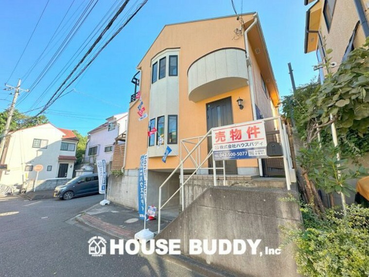 外観写真 全室南向きの明るく陽当りたっぷりの居住空間。1階庭には屋根付きテラス・2階バルコニーにも屋根付きテラス完備