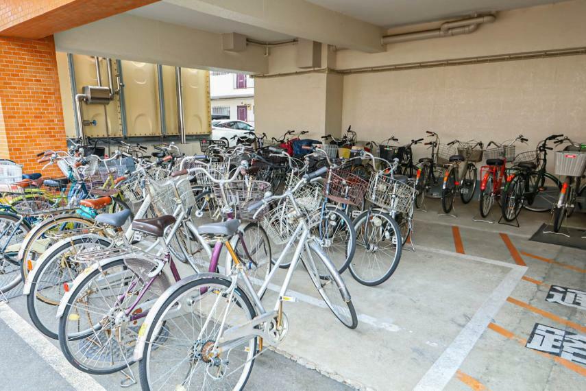 駐輪場 駐輪場があるので、自転車を自由に出し入れ出来て便利です。