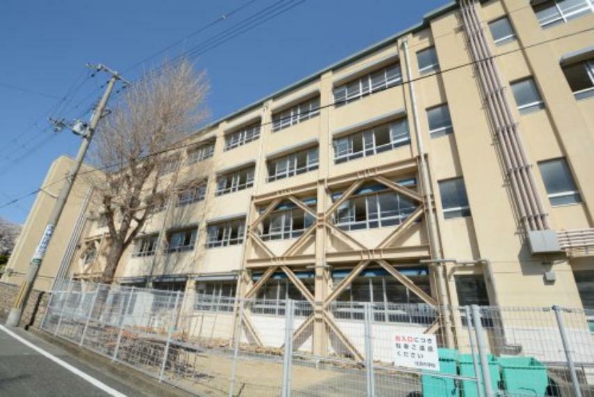【中学校】神戸市立住吉中学校まで1070m