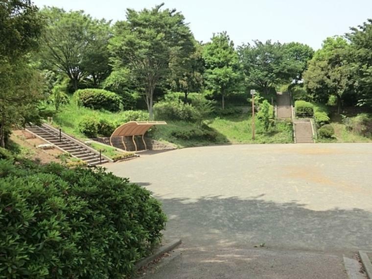 公園 今井の丘公園 金剛寺の隣にある城山稲荷の境内に「今井城址の碑」が建てられています。