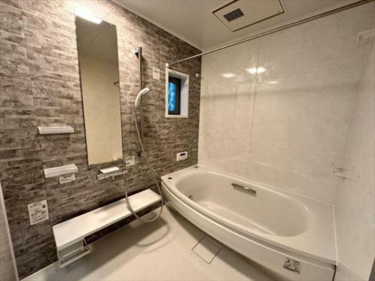 浴室 ■現地撮影写真■ゆったりサイズの浴室で至福のバスタイム！
