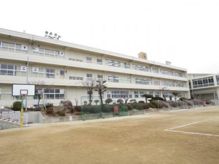 中学校 【周辺施設/中学校】前橋市立大胡中学校まで1900m（徒歩約25分）。中学校までも少し遠いですが、近くに住んでいるお友達と一緒に帰ったりするのもいいですね。