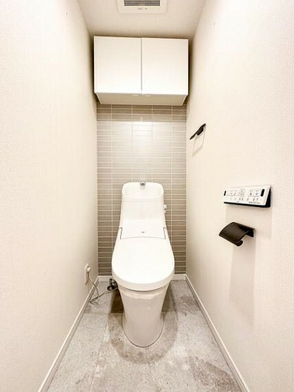 トイレ内にも収納スペースがあるのは嬉しいですね