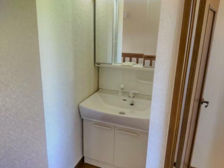 洗面化粧台 【リフォーム済】2階の洗面化粧台は交換しました。2階にも洗面台があると便利ですね。