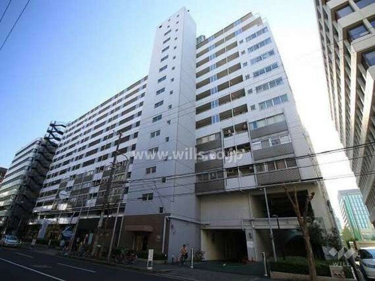 新大阪グランドハイツ2号棟の外観（北西側から）です。1981年2月築、建物14階建て・総戸数152戸の大規模マンションです。
