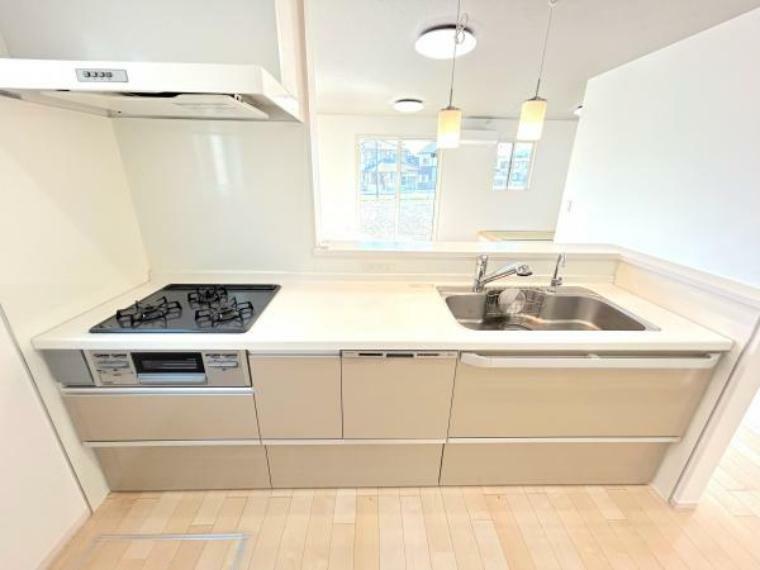 キッチン 【リフォーム済】キッチン　クリーニング　食洗機付きです。天板は熱や傷にも強い人工大理石仕様なので、毎日のお手入れが簡単です。
