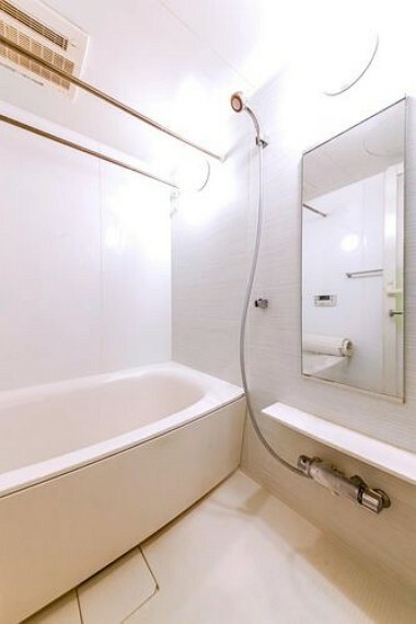 【浴室】梅雨や陶器の洗濯物の乾燥に役立つ浴室換気乾燥機付