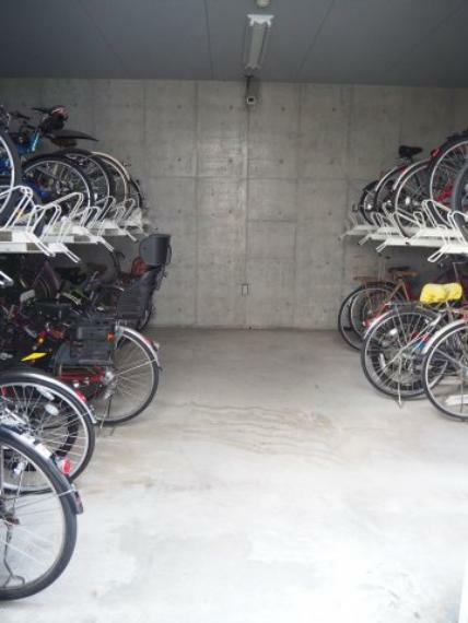 駐輪場 自転車置場（月額200円～300円）、バイク置場（月額1,000円）