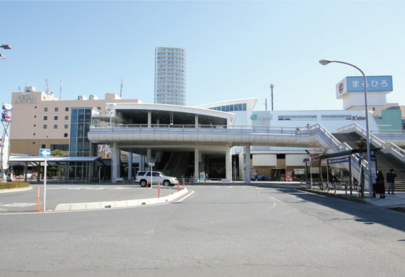 現地から1090m～1120m。　JR「上尾」駅　都心へダイレクトアクセスが可能。快速や特別快速も停車し、快適な通勤通学をサポートします。