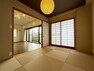 和室 琉球畳が使われた和室は洋風のリビングともマッチして、お家全体の統一感を崩しません