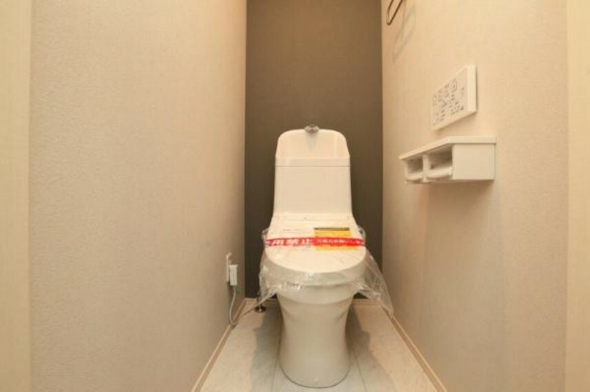 トイレ トイレは1階と2階それぞれにございますので、忙しい時や来客の際もスムーズに使うことができて便利です。
