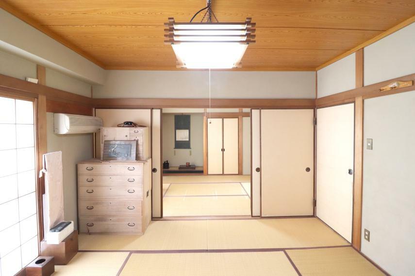和室 8帖和室と6帖和室の襖を開けると広いお部屋としてお使い頂けます！