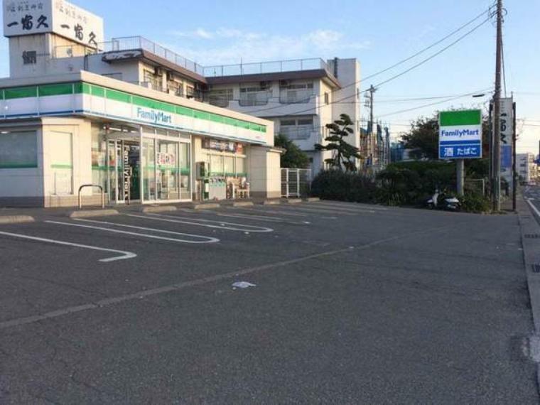 コンビニ ファミリーマート油屋三浦海岸店
