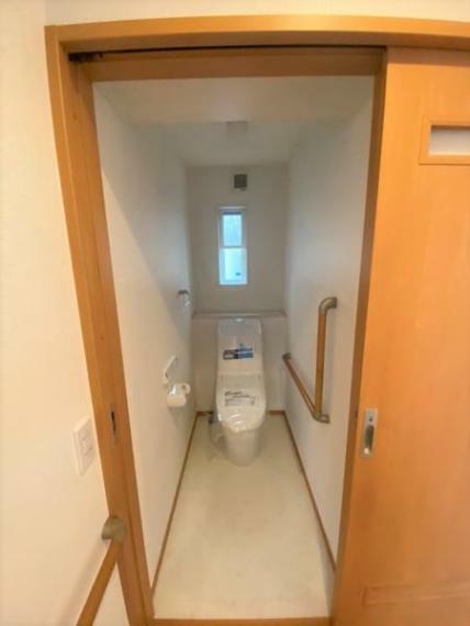 トイレ 【リフォーム済】1階トイレです。