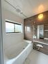 浴室 【リフォーム後写真】浴室はLIXIL製の新品のユニットバスに交換しました。足を伸ばせる1坪サイズの広々とした浴槽で、1日の疲れをゆっくり癒すことができますよ。