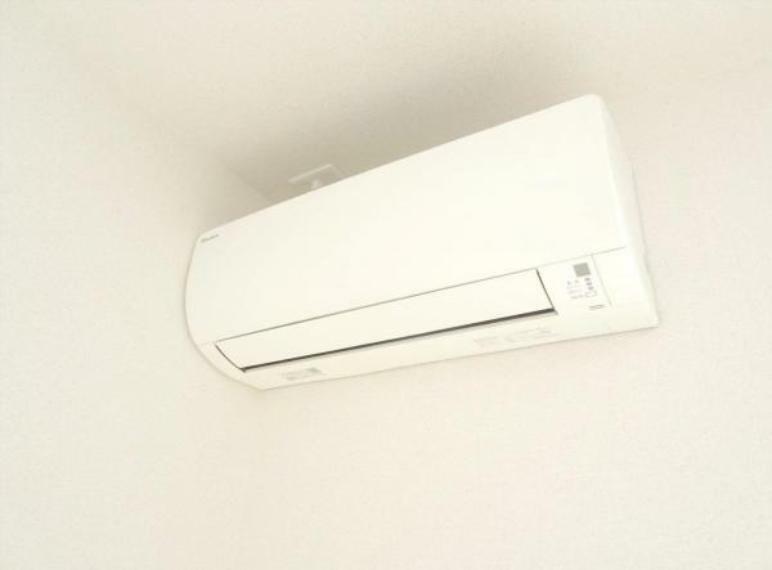 冷暖房・空調設備 （リフォーム済）エアコンはあらかじめLDKに1台設置しています。追加での設置工事も承っております。お引渡し前に弊社で取付工事を行うことにより住宅ローンでのお支払いも可能です。