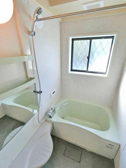 浴室 白を基調とした明るい浴室